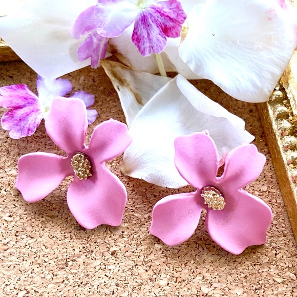 Jewelry - Boho Pink Flower 🌸 Earrings